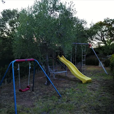 Sleeps 5 Air Con דירה
